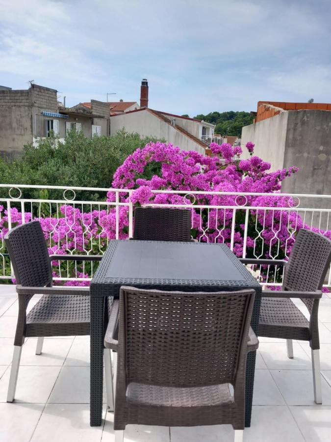 Apartment Mladen Хвар Экстерьер фото